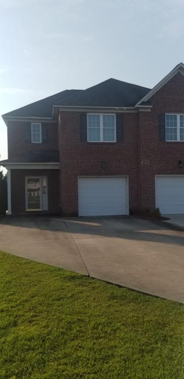 Foto principal - 405 S Pointe Dr