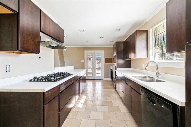 Building Photo - 8305 Fairfax Dr