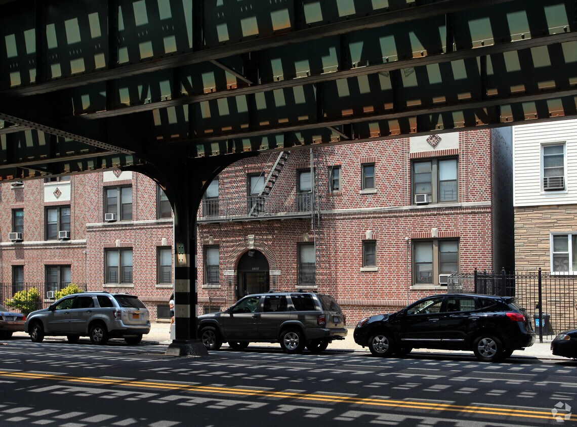 Building Photo - 32-84 31st St