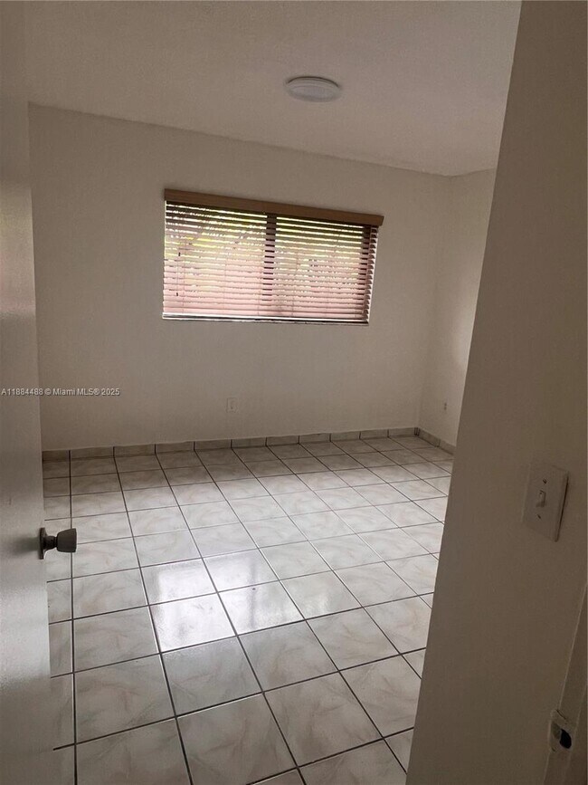 Foto del edificio - 10851 SW 2nd St