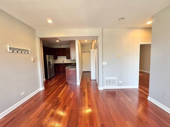Foto del edificio - 3205 W George St