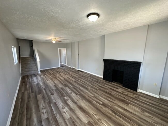 Building Photo - 1149 Walters St