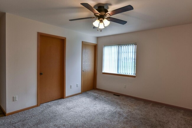Building Photo - River Trail Estates - Half Off Security De...