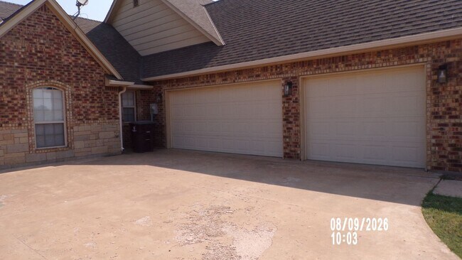 Building Photo - 114 Sandy Trail Cir