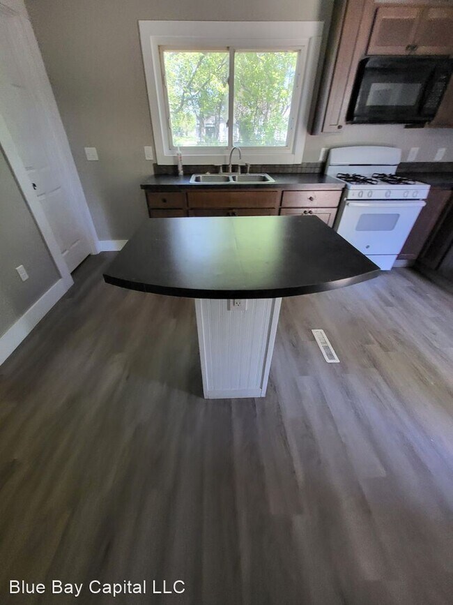 Foto del edificio - 3 br, 1 bath House - 372 Orchard Avenue