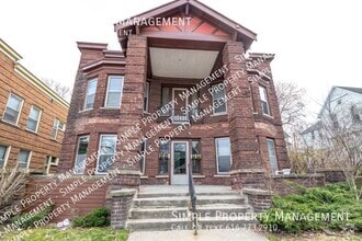 Building Photo - 612 Michigan St NE