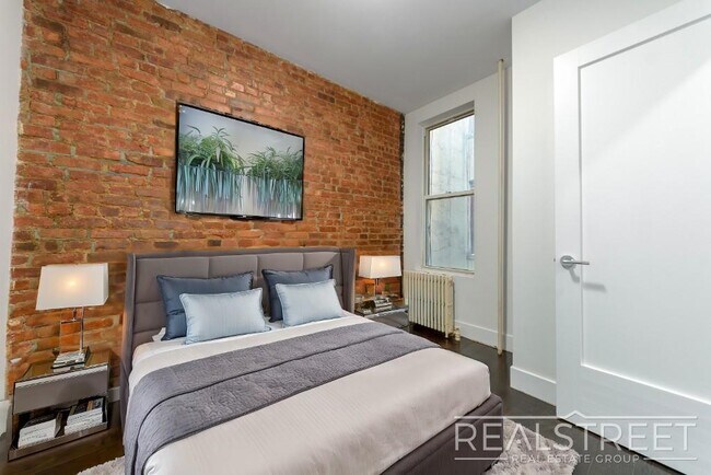 Building Photo - New 3 BED 1.5 Bath in Bed Stuy!