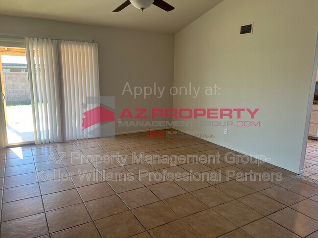 Foto del edificio - 7039 W Cameron Dr