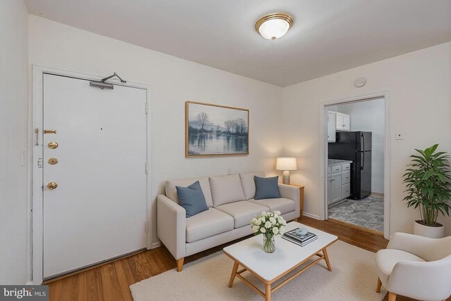 Foto del edificio - 7607 Eastern Ave NW