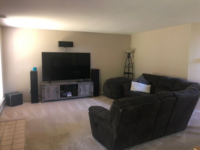 Building Photo - 2425 Ranch House Cir