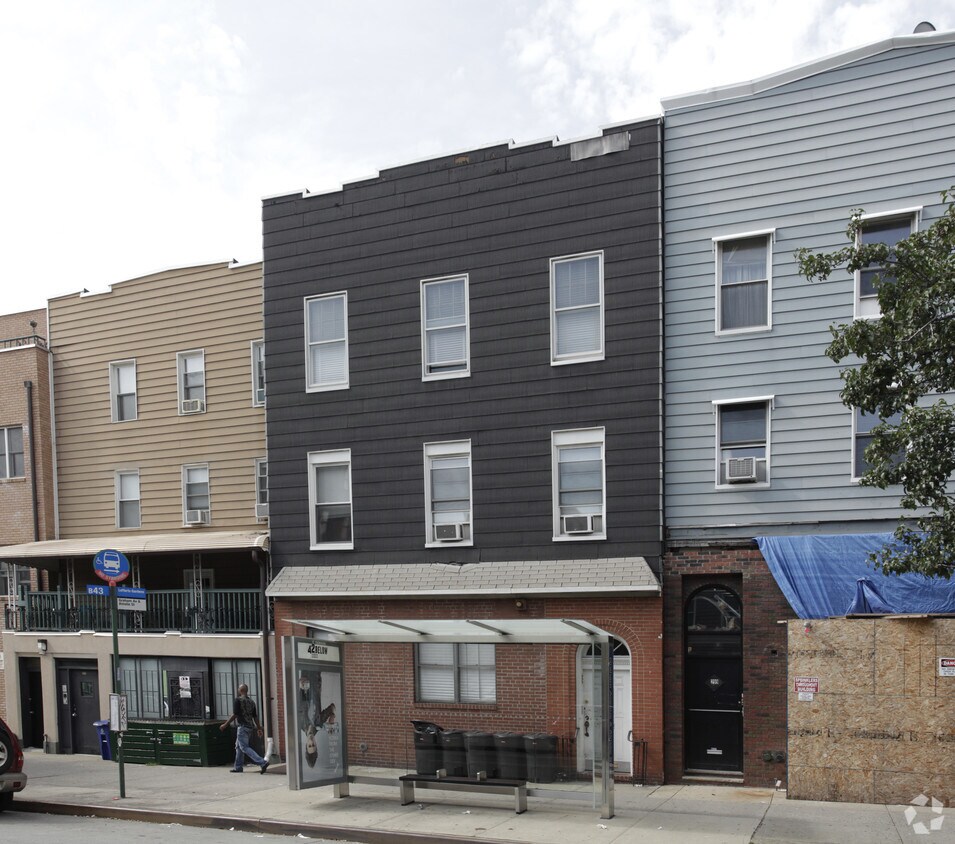 Primary Photo - 297 Graham Ave