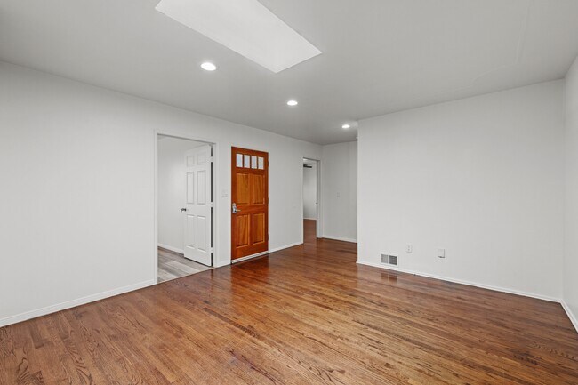 Foto del edificio - 6417 Shane Pl