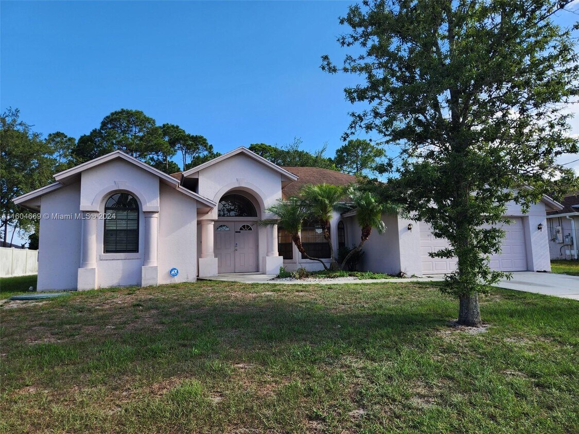 Primary Photo - 1462 SW Hunnicut Ave
