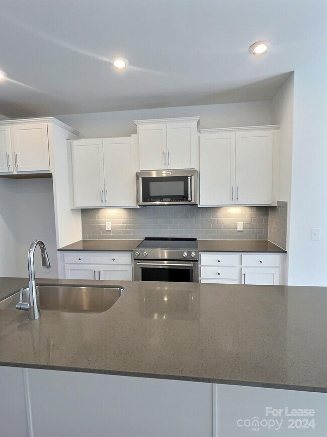 Building Photo - 5014 Sovereignty Ct