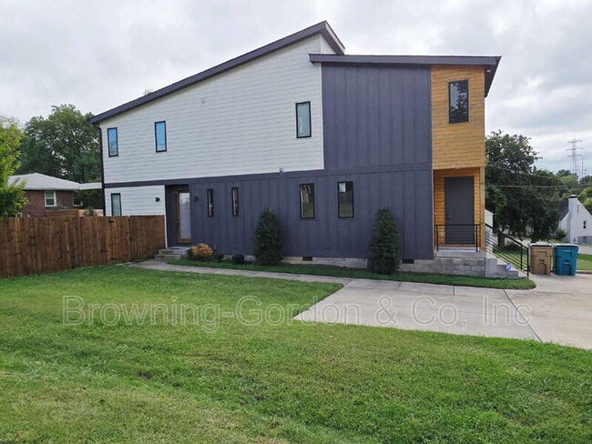 Photo - 313 Pioneer Ln House