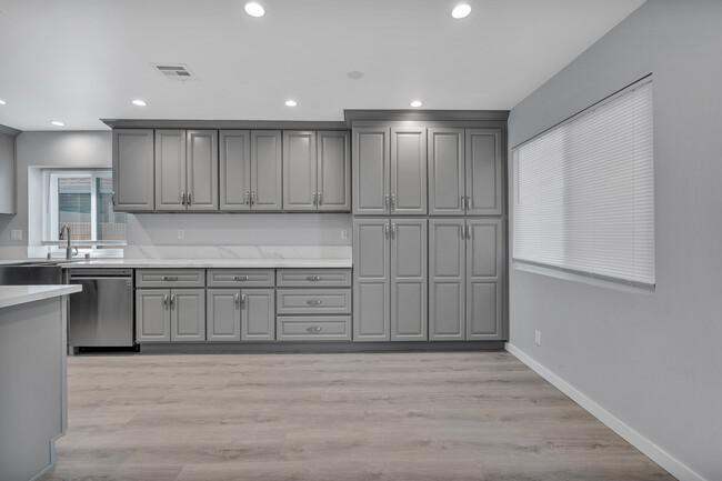 Building Photo - 7555 Bovey Ave