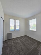 Building Photo - 548 White Pine St
