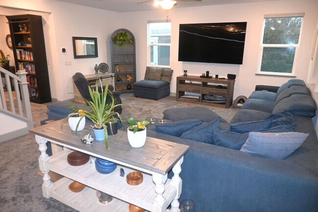 Building Photo - 10060 Carinata Dr