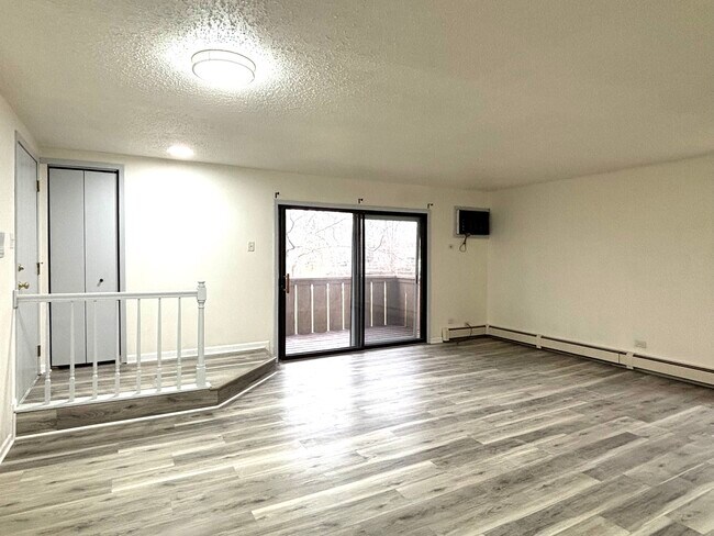 Building Photo - 15 Echo Ct