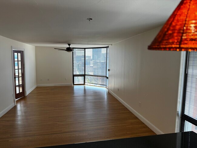 Sala de estar - 1625 Larimer St