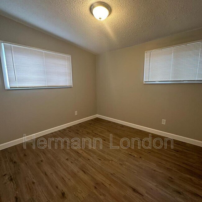 Building Photo - 785 Bobbins Ln
