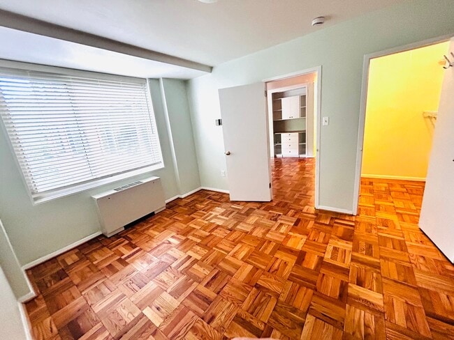 Foto del edificio - 4000 Tunlaw Rd NW
