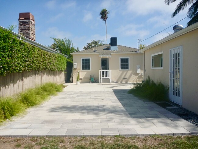 Building Photo - 845 Flower Ave