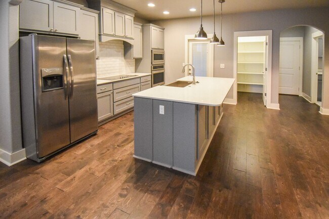 Foto del edificio - Stunning 3 Bedroom, 2.5 Bathroom Home in F...