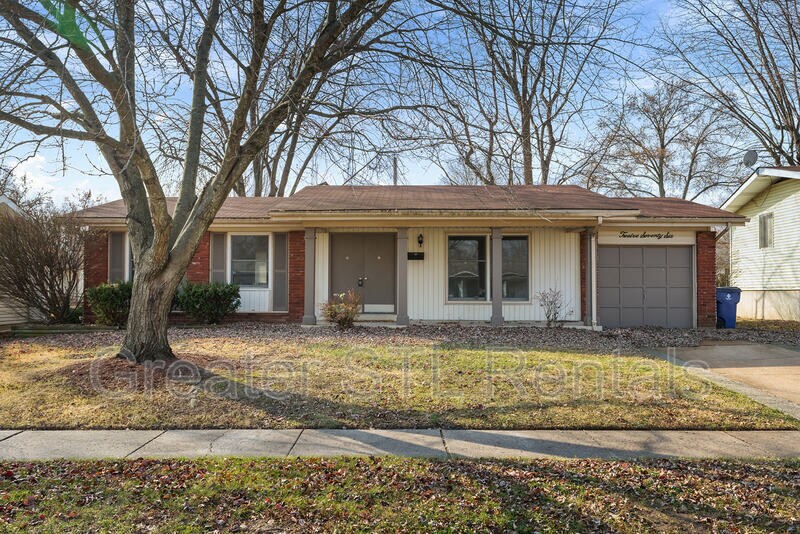 1276 Springhurst Dr, Florissant, MO 63031 House for Rent in