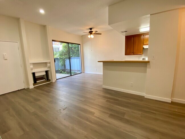 Foto del edificio - 14520 Plummer St