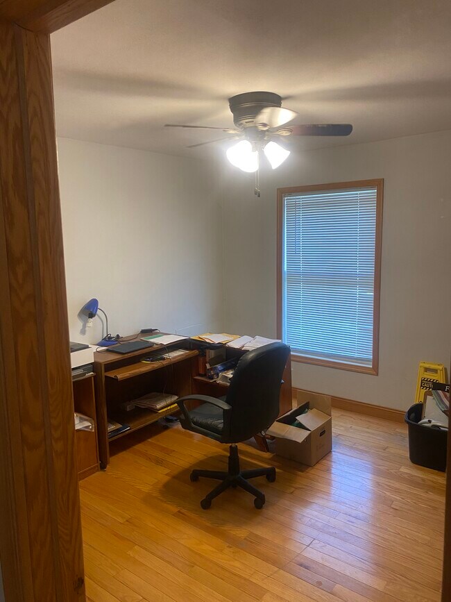 Foto del edificio - 928 E 8th St