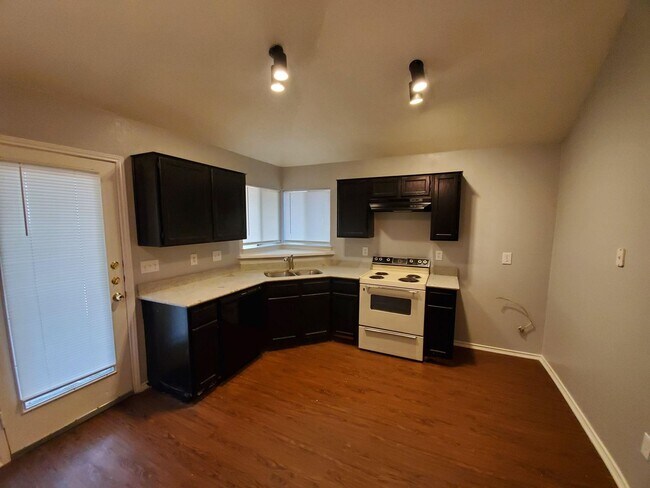 Building Photo - 10212 Hillhouse Ln