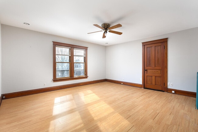 Foto del edificio - 427 W Jefferson Ave