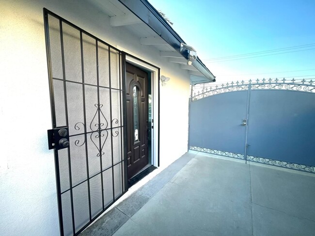 Building Photo - 9354 Lampson Ave