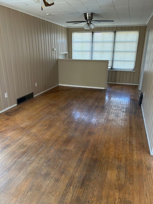 Building Photo - BELOW MARKET RENT!