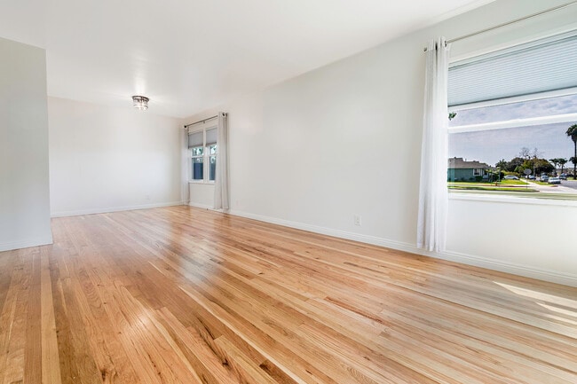 Building Photo - 4906 Fidler Ave