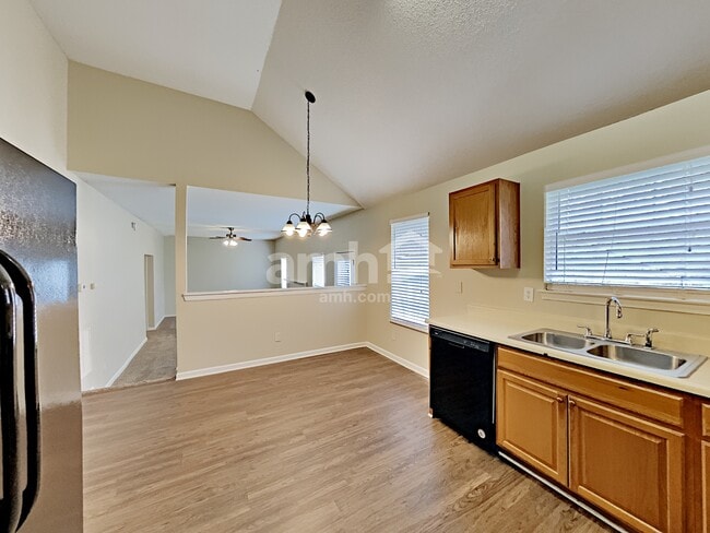 Building Photo - 104 Bellington Dr