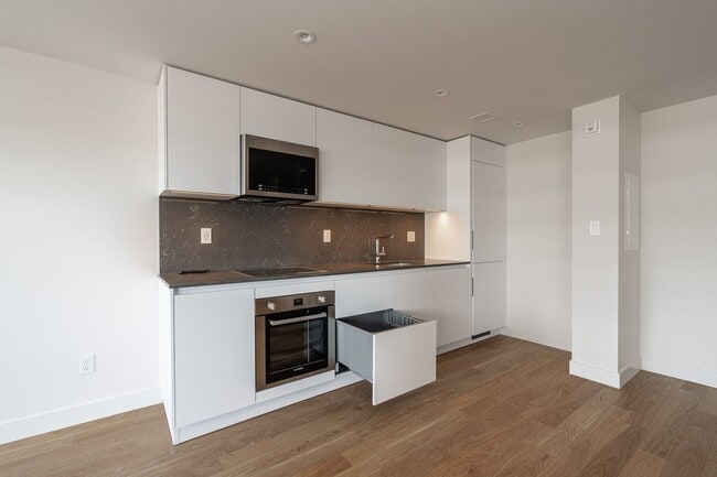 Building Photo - 150 The Donway