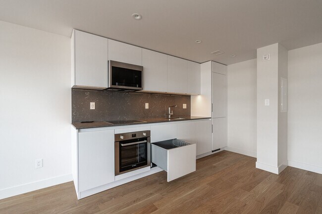 Photo du bâtiment - 150 The Donway