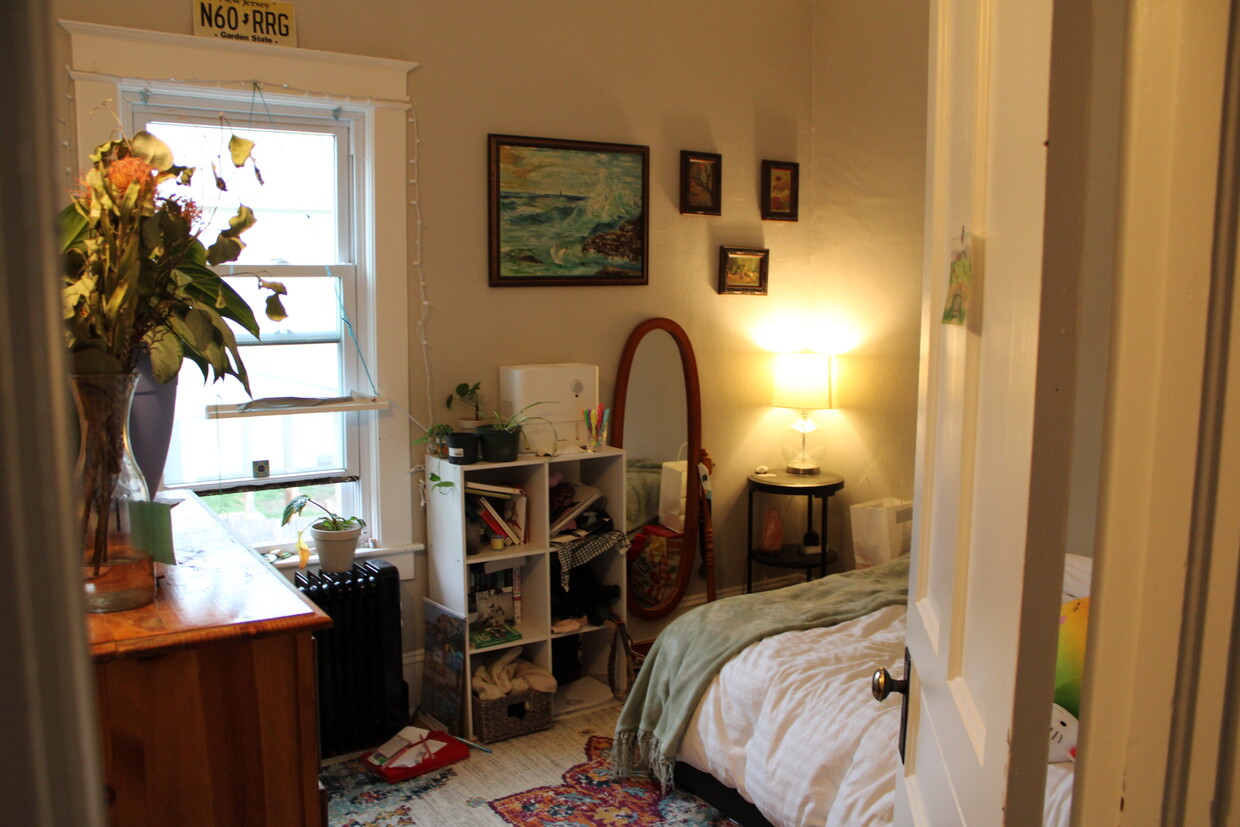 Bedroom - 75 Lyman Ave