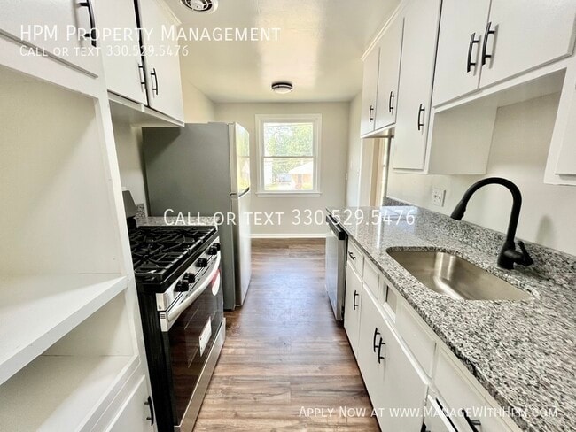 Building Photo - 885 S Green Rd