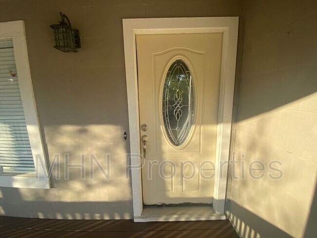 Building Photo - 235 Blakeley Dr