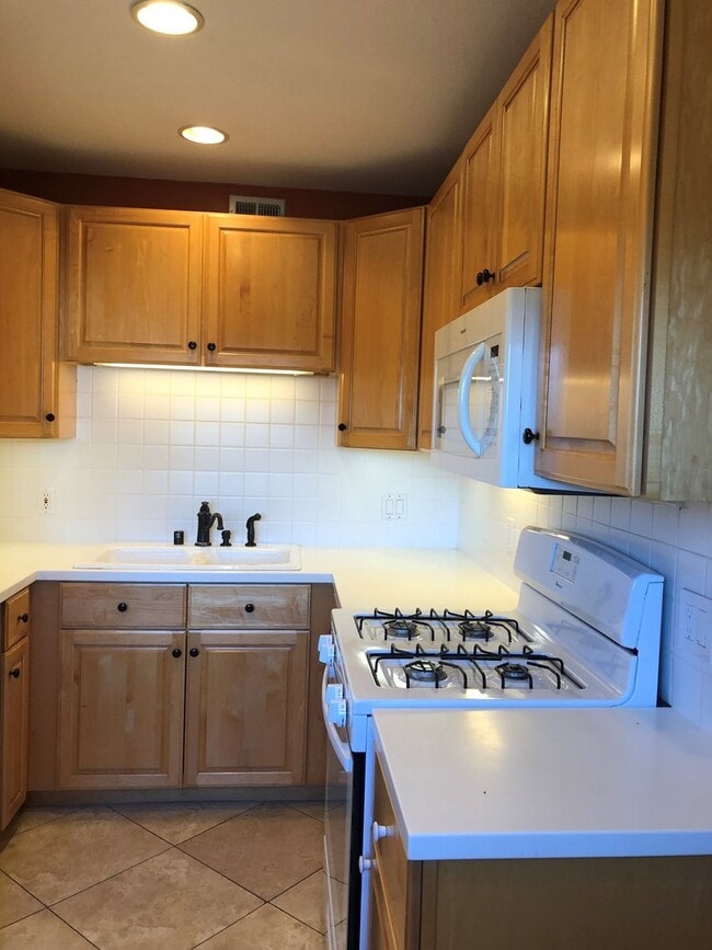 Building Photo - 500 Glenwood Cir