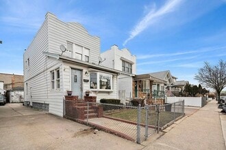 Building Photo - 2133 Hendrickson St