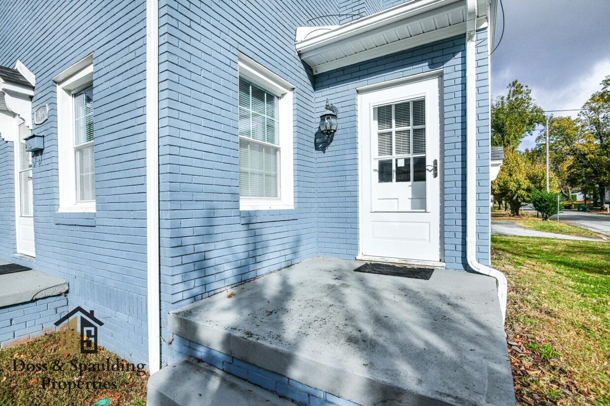 Primary Photo - 409 Richardson Ave