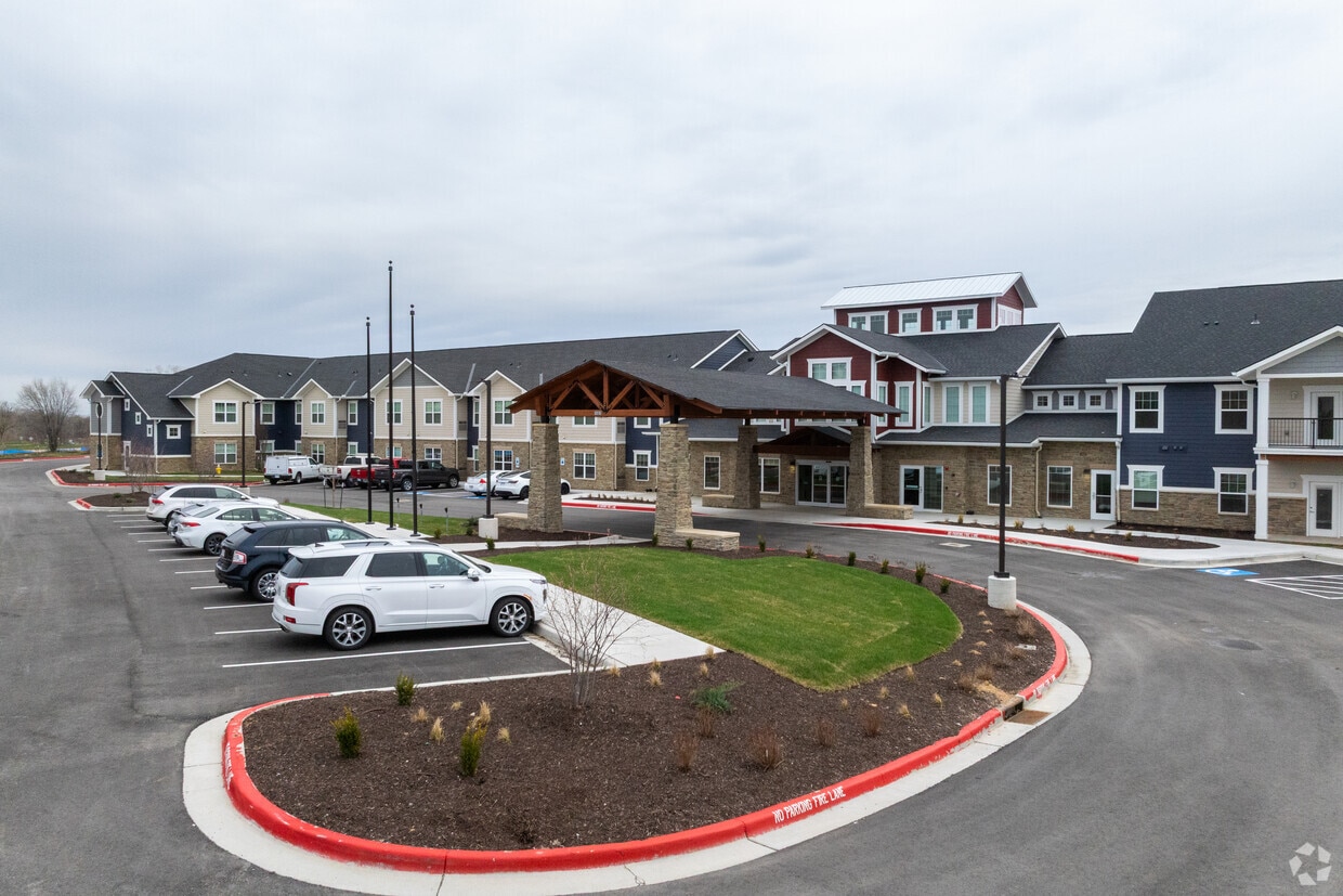 Primary Photo - Raintree Village