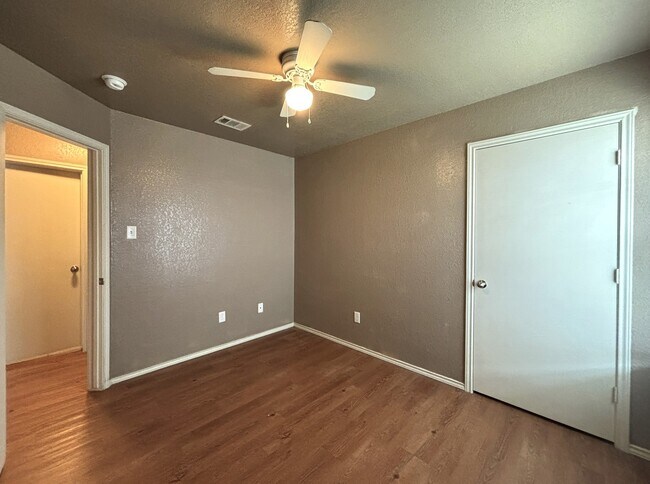 Building Photo - 2917 Starlight Dr