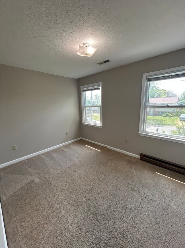 Foto del edificio - 121 Edgewood Dr