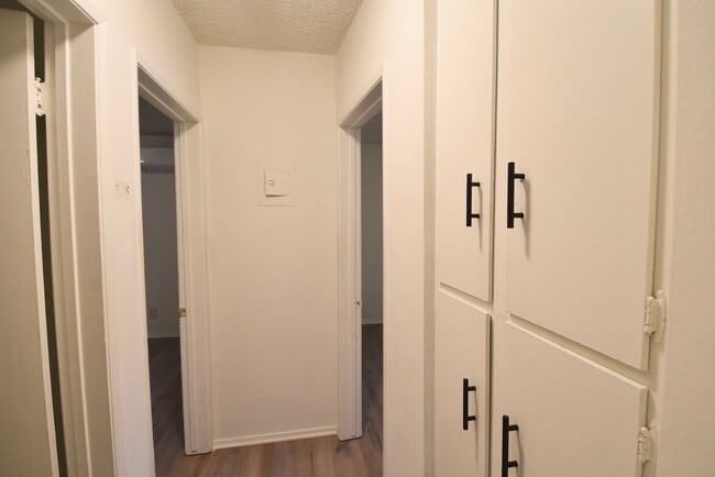 Building Photo - 10843 Kling St