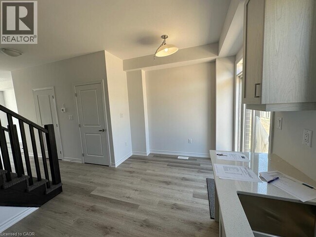 Building Photo - 461 Blackburn Dr